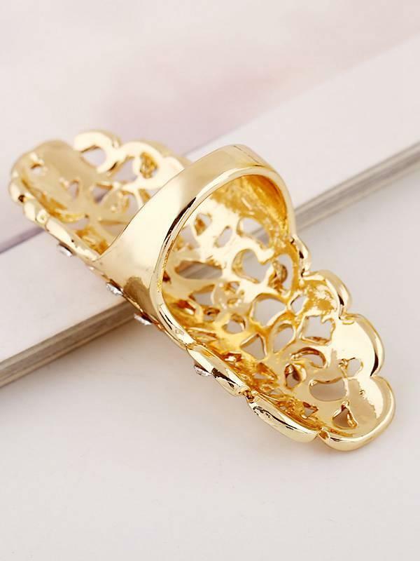 Eleganter Ring mit Strasssteinen
